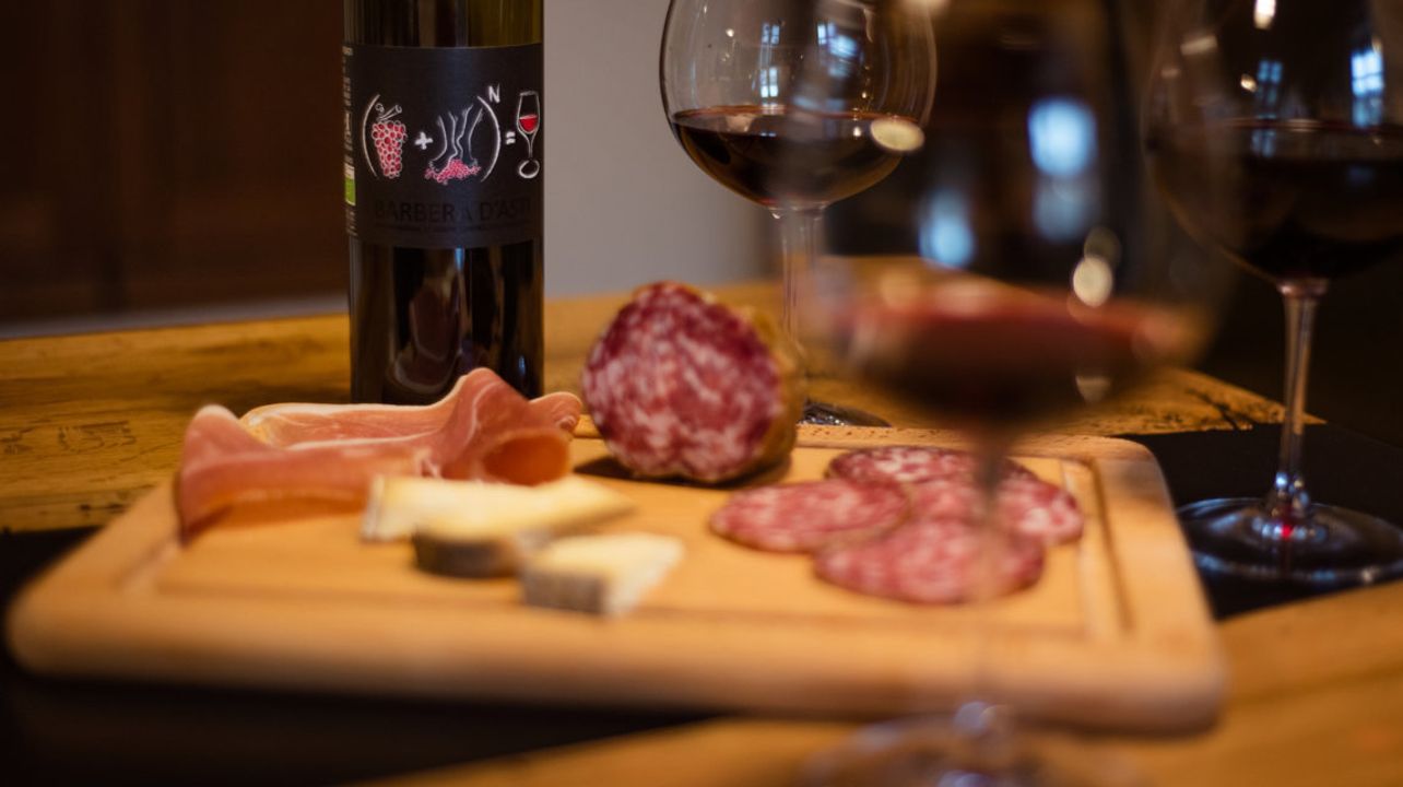 Paseo por la granja, merienda y vinos felices  