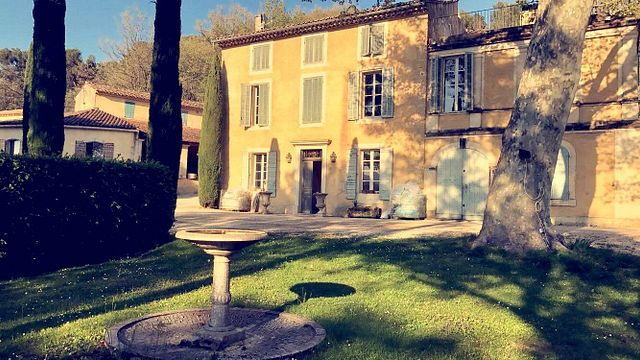 Cata de vinos en el Château Constantin