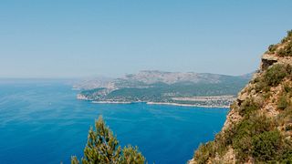Rêve méditerranéen : balade en bateau à Cassis, Calanques et vin