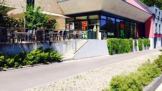 Cata de vinos populares en la bodega Schlink Domaine Viticole