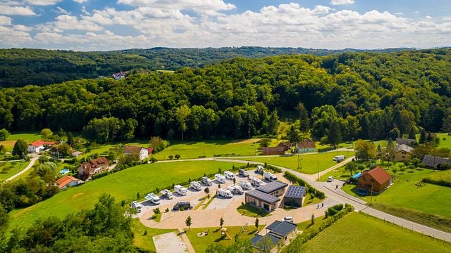 Hažić Wine Camp – Weinprobe mit Unterkunft