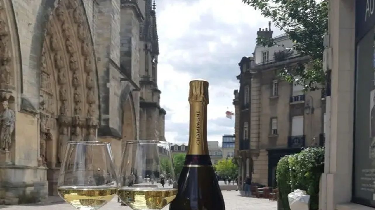 Paulina Sanders — The Art of Sabrage & Champagne Experience