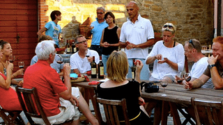 Dégustation de vins à la cave biodynamique Casa Wallace 