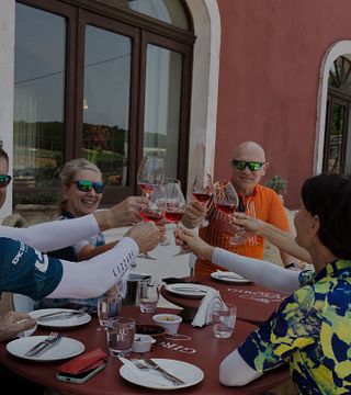 Degustazione di vini VIP e tour in bicicletta