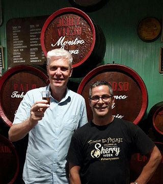 Cata de vinos y tour en Tabanco El Pasaje