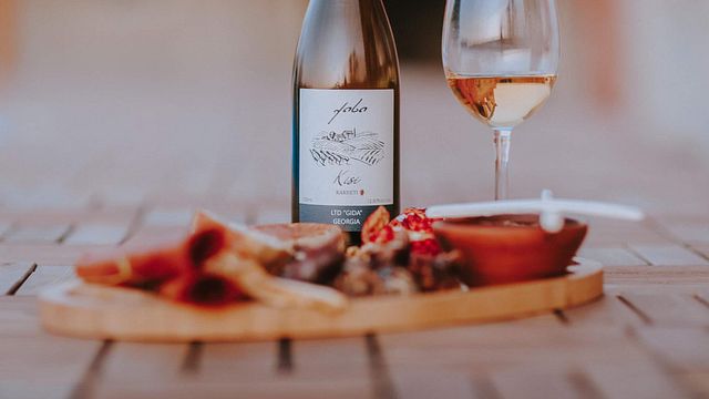 Cata de vinos y visita guiada en Gida Wine