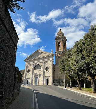 Dentro das antigas muralhas de Montalcino