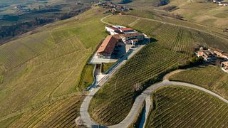 Degustação de vinhos ricos na vinícola Matteo Soria