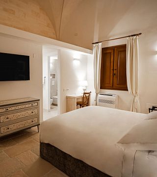 Relax in the Luxurious Negroamaro Suite at Torleanzi Winery