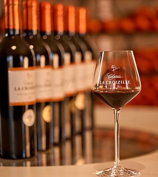 Château La Croizille: A Blend of Tradition and Innovation