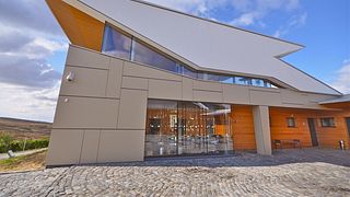 Första intryck: Vinkällartur och vinprovning på Lacerta Winery