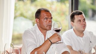 Degustazione di vini miscelati di alta classe allo Chateau Copsa
