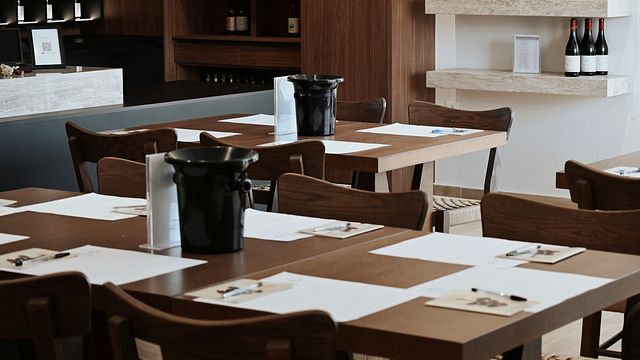 Accord mets et vins guidé : 6 vins accompagnés de spécialités locales