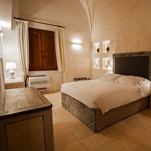 Koppla av i den lyxiga Negroamaro Suite på Torleanzi Winery