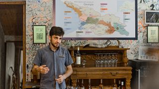 Dégustez 7 vins géorgiens, dont une sélection en qvevri, dans un domaine viticole familial de Kakhétie.
