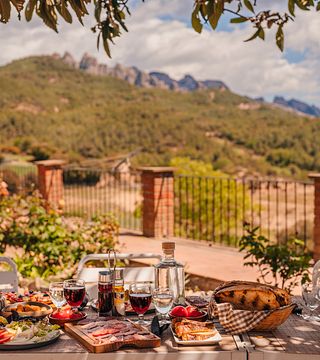Montserrat klosterbesök och lunch på bondgården Premium liten grupp från Barcelona