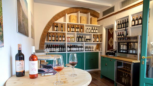 Verkostung von Weinen im Vecchie Terre Di Montefili