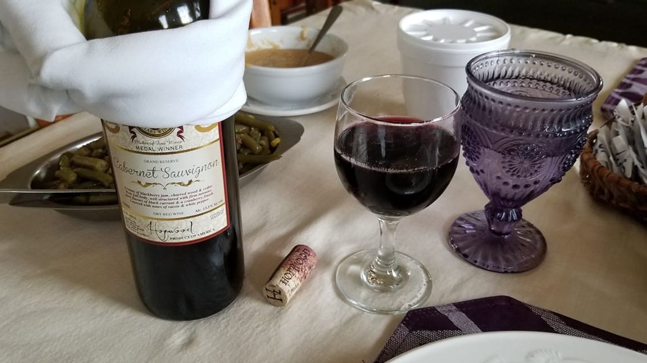 Piccola degustazione di volo presso l'azienda vinicola Hopwood Cellars