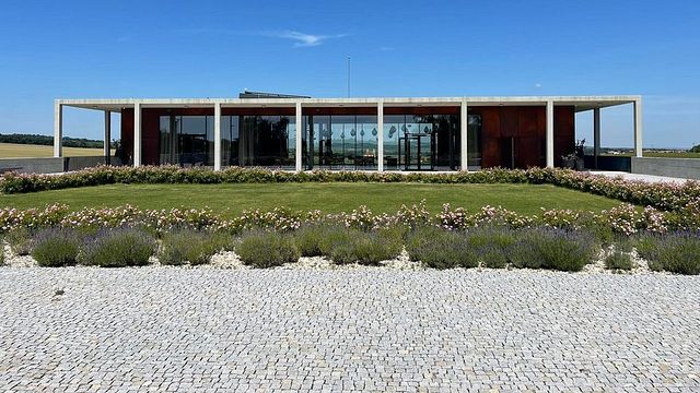 Degustazione di vini presso l'azienda vinicola Obelisk