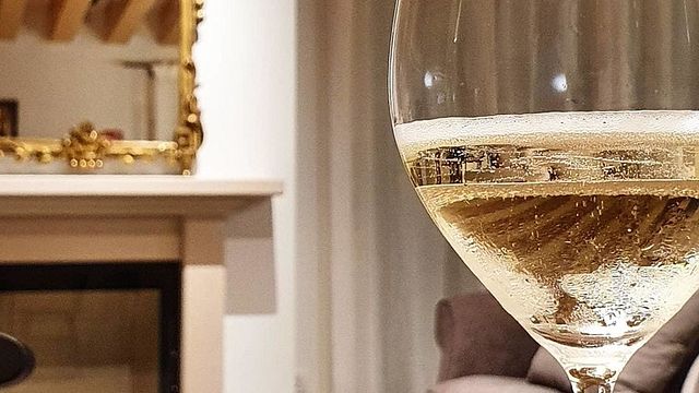 Enjoy a Prosecco Tasting with Hilltop Veneto Views