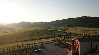 APRESENTAÇÃO DE ÓPERA DE VINHO E QUEIJO