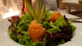 L'esperienza di degustazione di vini e abbinamenti gastronomici di Assyrtiko Lovers presso l'azienda vinicola Artemis Karamolegos