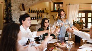 Compare Prosecco & Champagne on a Sparkling Wine Tasting