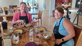 Visita de un día al Palacio de Knossos en Heraklion: cata de vino y aceite de oliva, clase de cocina con experiencia enológica