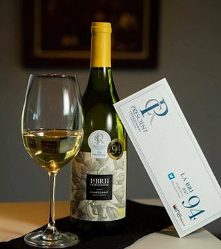 Cata de vinos en la hermosa bodega y finca La Bri