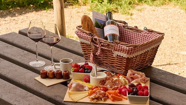 Châteaux LA CROIZILLE & TOUR BALADOZ, St-Emilion Grands Crus Classés: Piquenique e Visita